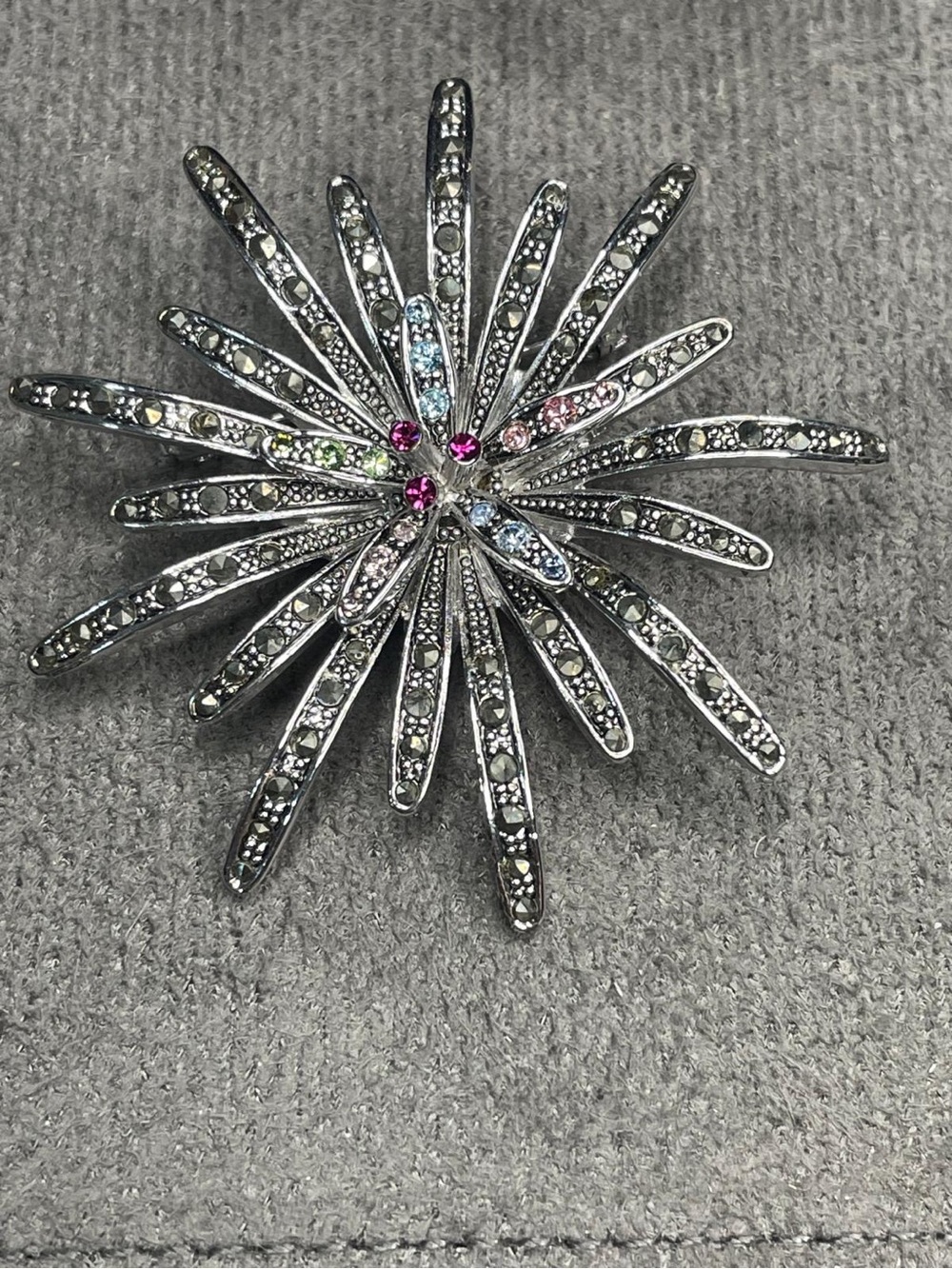 Silver Starburst Brooch with Multicolor Crystal Centers - Picture 4 of 7